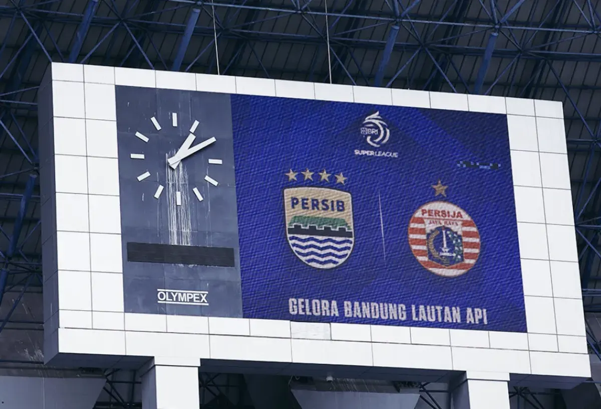 Persija Jakarta melawan Persib Bandung. Duel klasik Liga Indonesia musim 2026 dipindahkan ke Stadion Segiri Samarinda akibat keterbatasan stadion dan faktor keamanan. (Sumber: Instagram/@Persib)