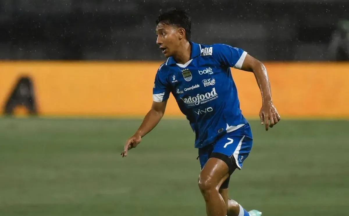Update babak pertama pertandingan Persib vs Persija dalam lanjutan pekan ke-17 BRI Super League sore ini, Minggu, 11 Januari 2026. (Sumber: Instagram/@backham_put7)