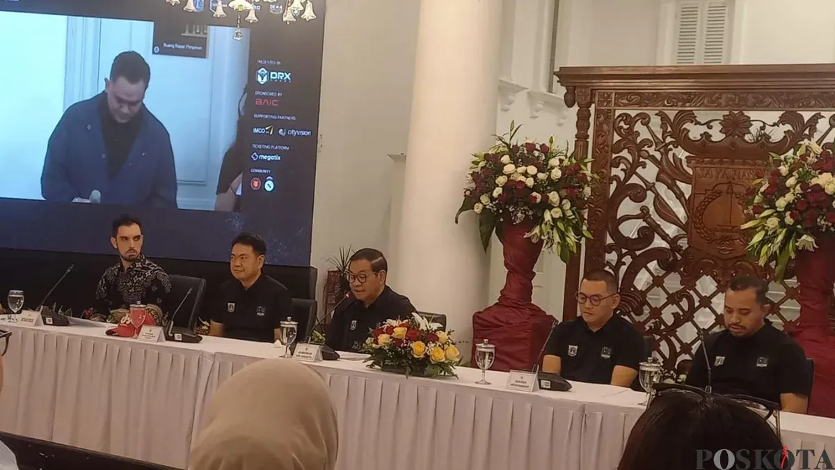 Gubernur Jakarta Pramono Anung saat memberikan pernyataan di konferensi pers yang di Balairung, Balai Kota Jakarta, Senin, 12 Januari 2026. (Sumber: Poskota/M Tegar Jihad)