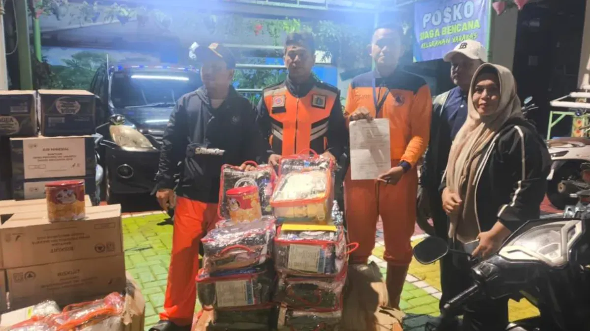 Potret penyaluran bantuan logistik bagi warga terdampak banjir di Jakarta Utara. (Sumber: BPBD DKI Jakarta)