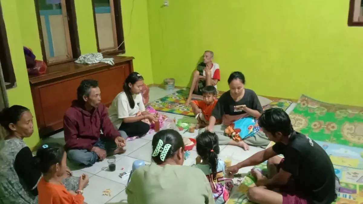 Wara terdampak banjir di Kecamatan Patia, Kabupaten Pandeglang, bermalam di pengungsian. (Sumber: Dok. Kades Idaman)
