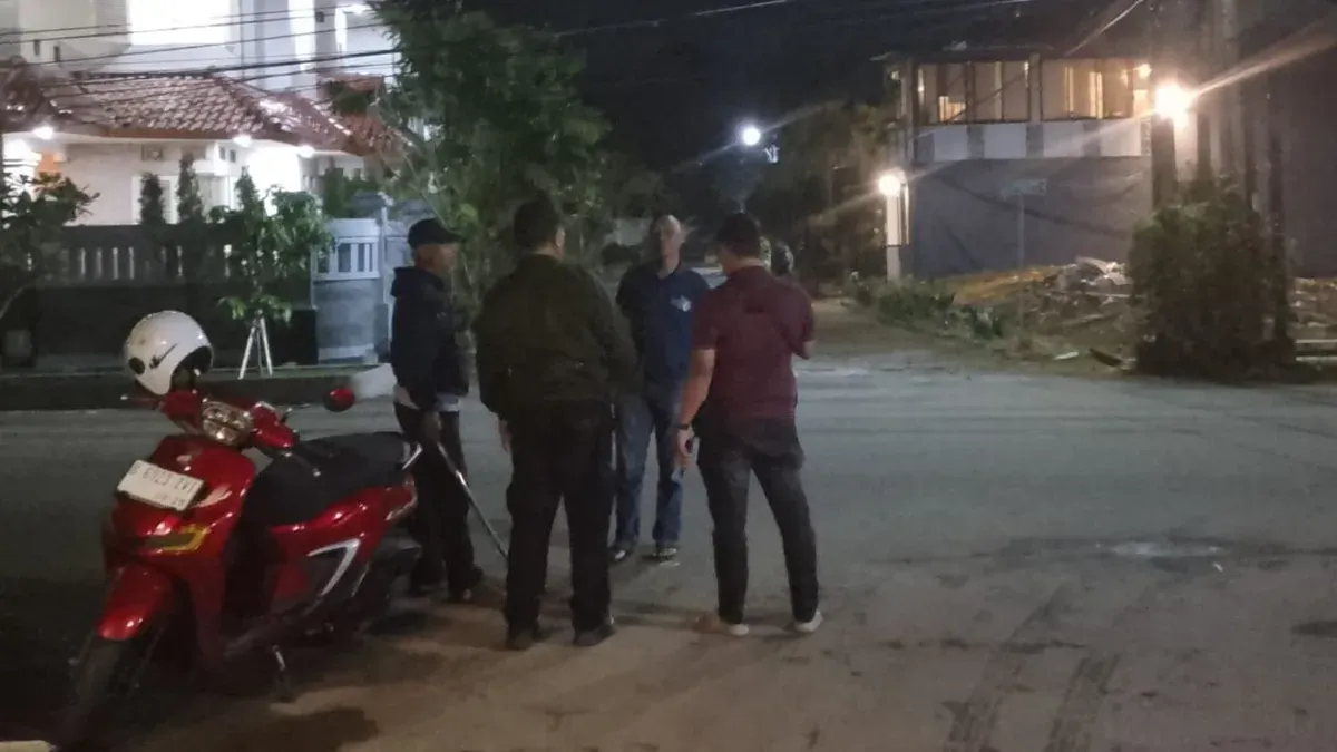 Aksi tawuran antar geng motor dapat dicegah anggota Polsek Cinere dengan warga berhasil bubarin di Jalan Cakra Raya, Limo, Kota Depok. (Sumber: Dok. Humas Polsek Limo)