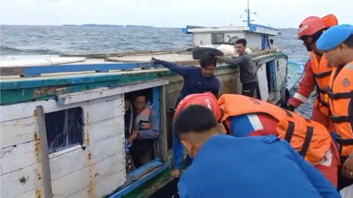 Kapal kayu KM Nabilah mengalami kecelakaan di perairan sebelah Tenggara Pulau Gosong Sekati, Kepulauan Seribu Utara, Selasa, 13 Januari 2026. (Sumber: Istimewa)
