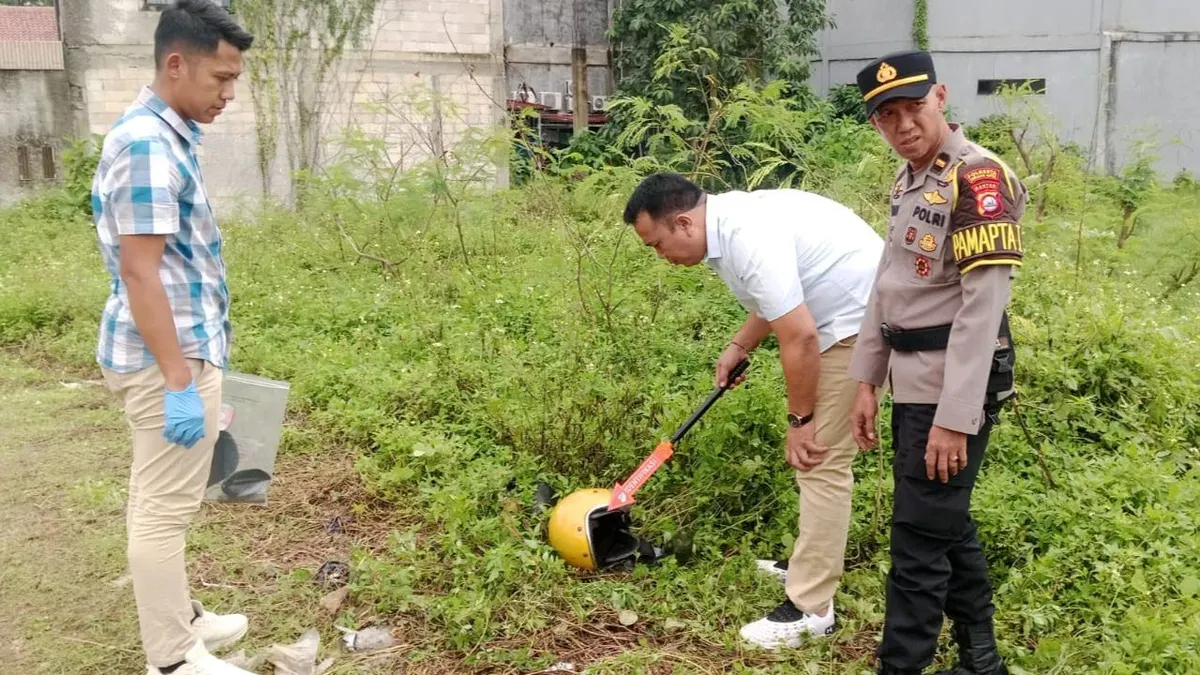 Petugas Satreskrim Polresta Serang Kota tengah melakukan olah TKP di lokasi kejadian. (Sumber: Dok. Humas Polresta Serang Kota)