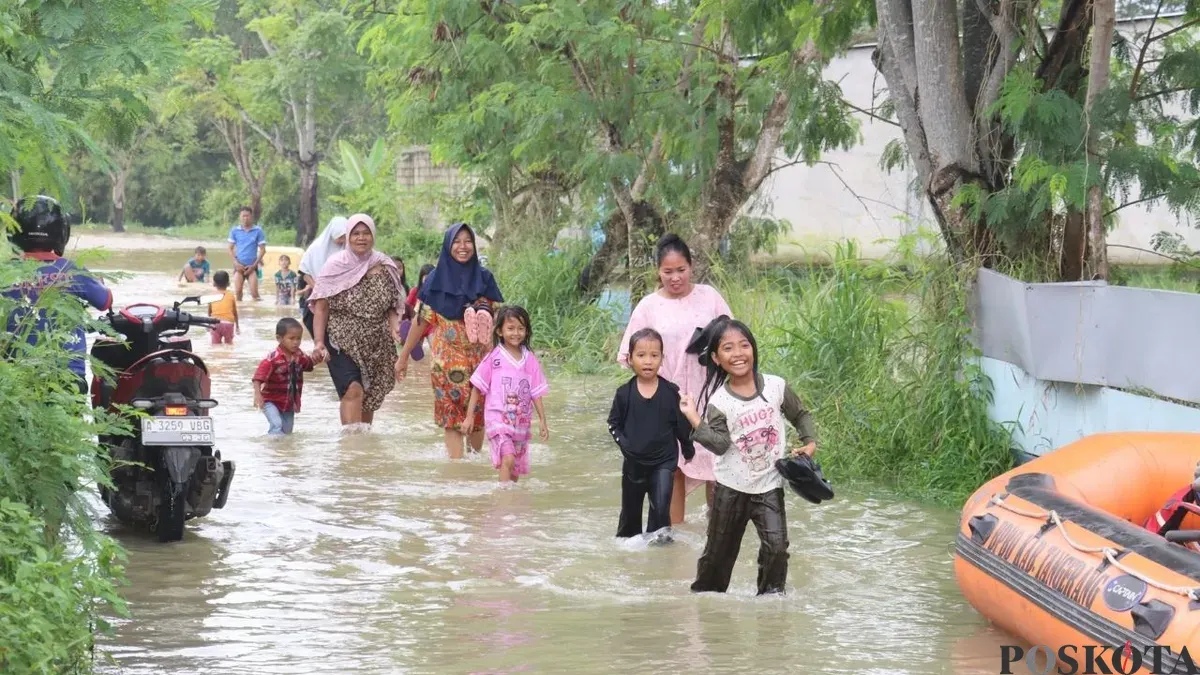 Banjir di Kampung Bojong RT 001/RW 001, Desa Pasirampo, Kecamatan Kresek, Kabupaten Tangerang. (Sumber: Poskota/Veronica Prasetio)