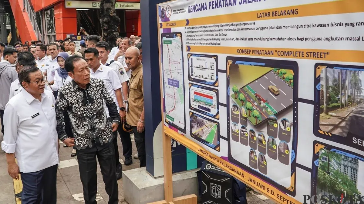 Gubernur Jakarta, Pramono Anung dan Sutiyoso meninjau pembongkaran tiang monorel di Jalan Rasuna Said, Setiabudi, Jakarta Selatan, Rabu, 14 Januari 2025 (Sumber: Poskota/Bilal Nugraha Ginanjar)