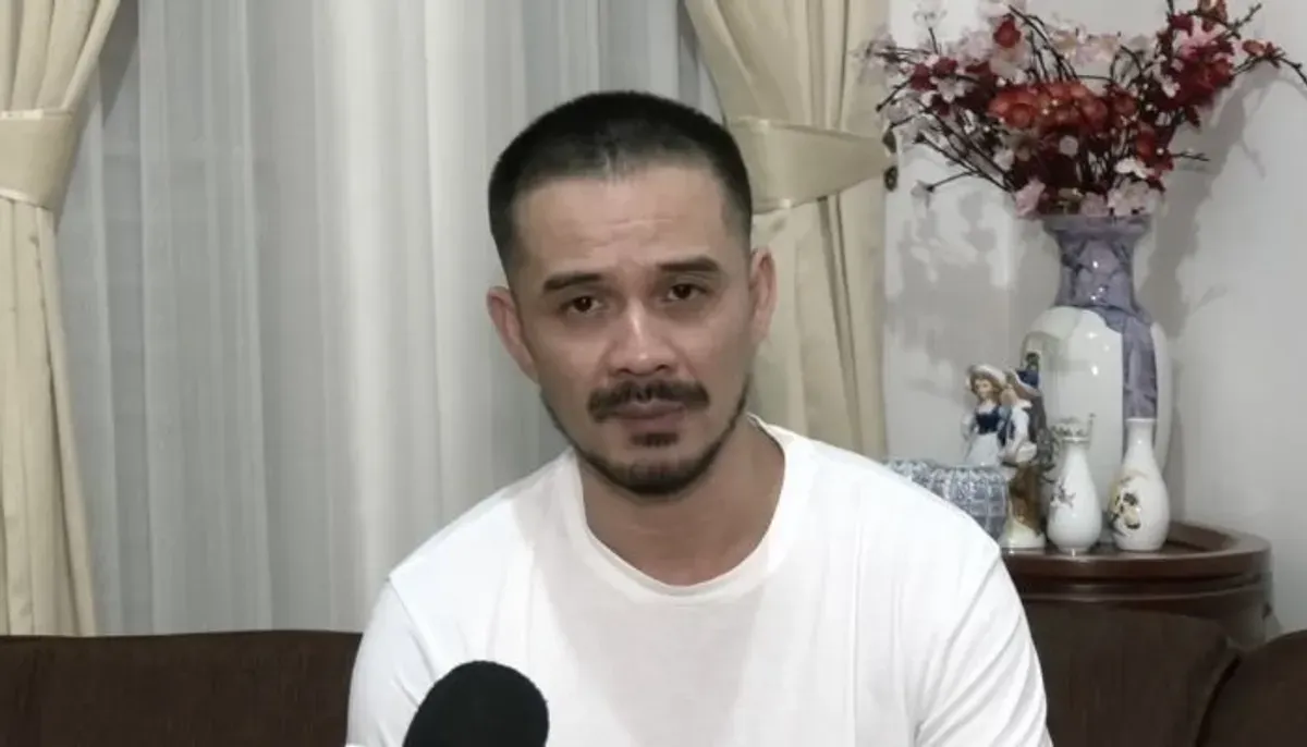 Nama Roby Tremonti ikut terseret setelah buku Broken Strings karya Aurelie Moeremans viral. Roby membantah tuduhan kekerasan dan mengingatkan risiko hukum menuduh tanpa bukti. (Sumber: YouTube/STARPROIndonesia)