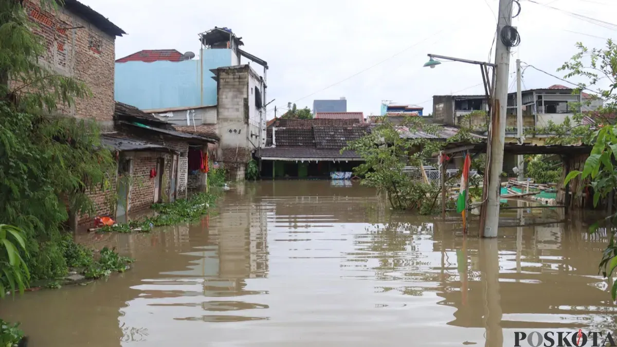 Situasi Perumahan Taman Cikande, Kecamatan Jayanti, Kabupaten Tangerang yang terendam banjir. (Sumber: Poskota/Veronica)
