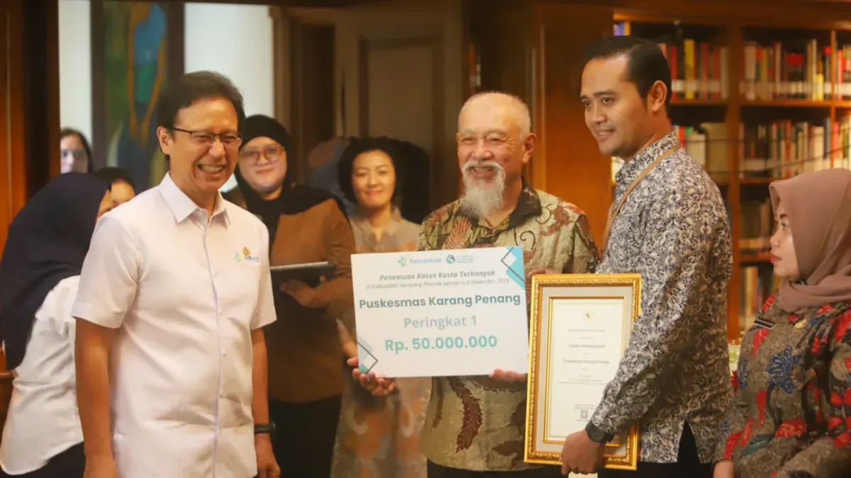Potret Menteri Kesehatan, Budi Gunadi Sadikin (kiri) dan Duta Besar Kehormatan Organisasi Kesehatan Dunia, Yohei Sasakawa (tengah). (Sumber: Istimewa)