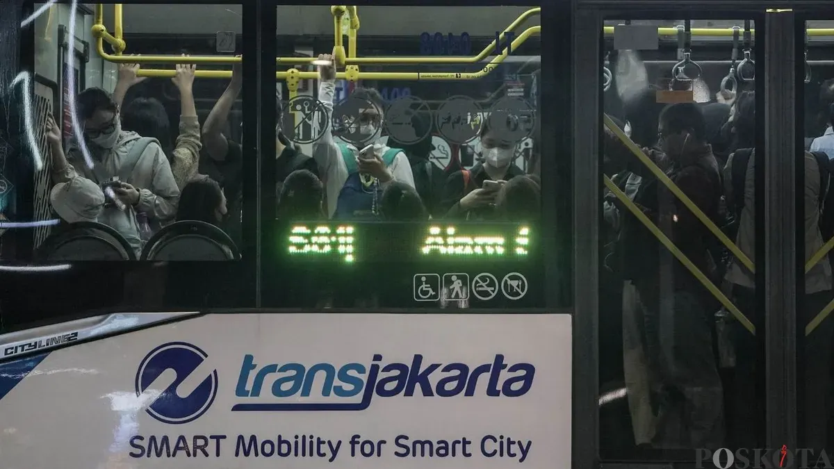 Ilustrasi penumpang bus Transjakarta. (Sumber: Poskota)
