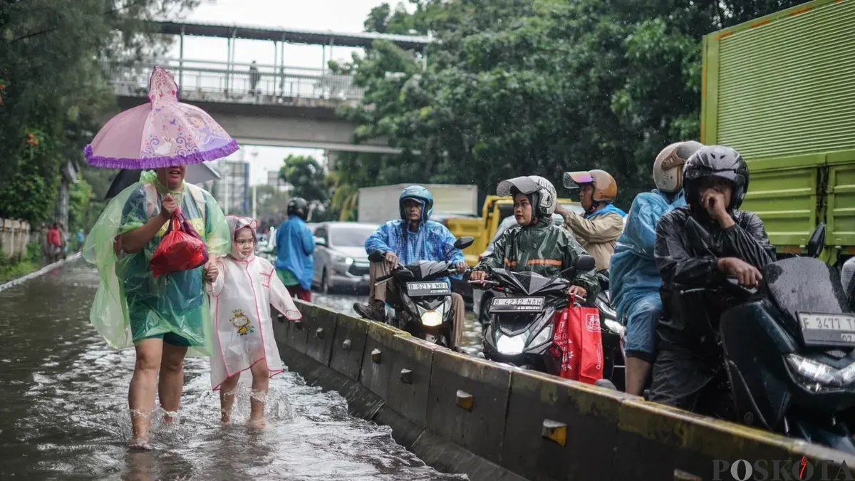 Ilustrasi, BMKG prediksi cuaca ekstrim, waspada potensi banjir di Jakarta. (Sumber: Poskota/Bilal Nugraha)