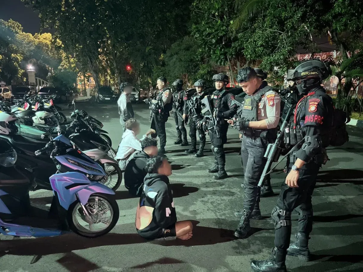 Patroli gabungan Satuan Brimob Polda Metro Jaya bersama Polres Metro Jakarta Timur telah menggagalkan rencana tawuran dan balap liar di sejumlah titik rawan wilayah Jakarta Timur. (Sumber: Polda Metro Jaya)