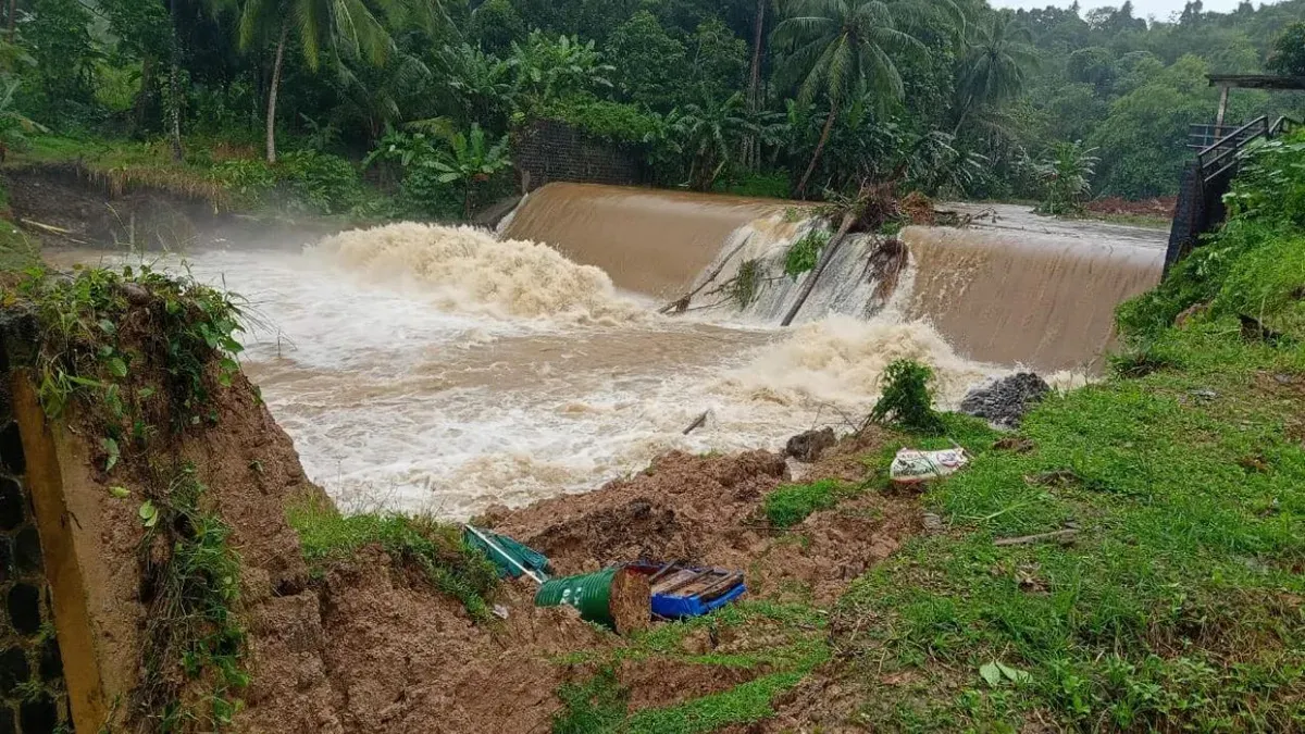Kondisi objek wisata alam di bendungan Cisurog di Desa Banyubiru, Kecamatan Labuan, Pandeglang pasca ambruk. (Sumber: Istimewa)
