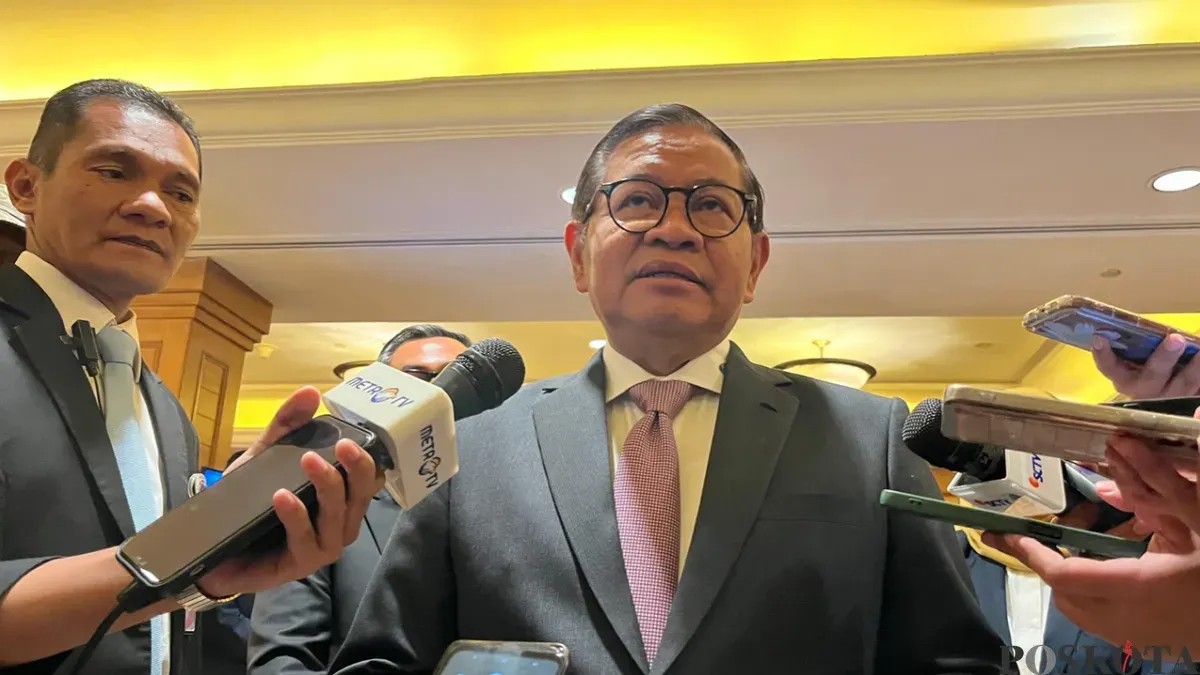 Gubernur Jakarta Pramono Anung saat menyampaikan pernyataan kepada awak media di Menteng, Jakarta Pusat, Senin, 19 Januari 2026. (Sumber: Poskota/M. Tegar Jihad)