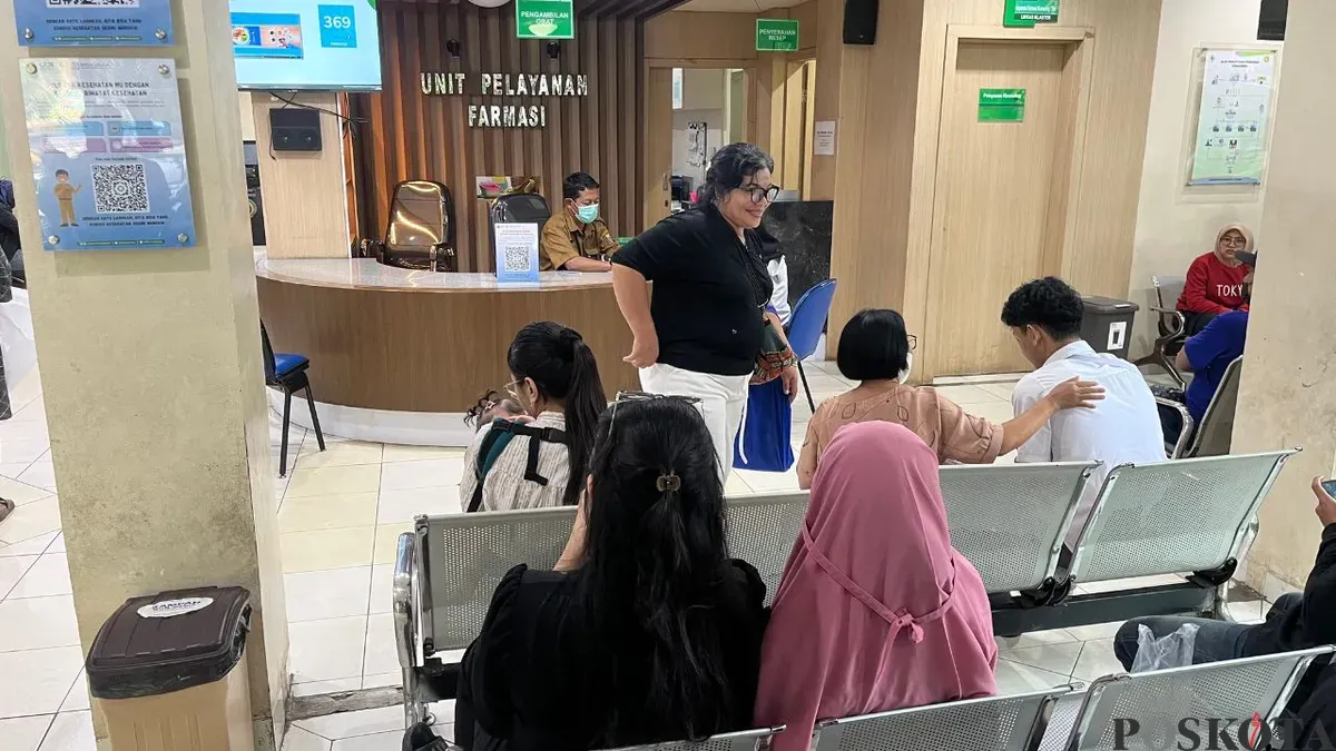 Pasien yang berobat ke Puskemas Cengkareng, Jakarta Barat, Selasa, 20 Januari 2026. (Sumber: Poskota/Pandi Ramedhan)