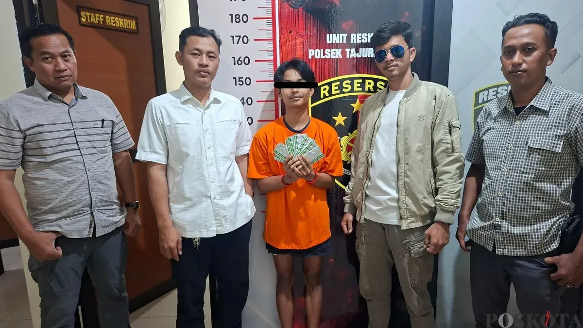 Kanit Reskrim Polsek Tajurhalang, Ipda Mareben Simarsoit bersama anggota berhasil menangkap pelaku penjual obat-obatan keras beserta barang bukti yang disita. (Sumber: Poskota/Angga Pahlevi)