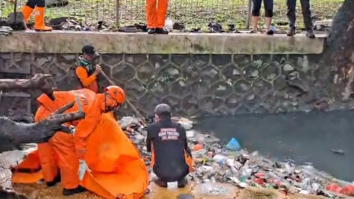 Penemuan mayat bayi di aliran Kali Cengkareng Drain, Cengkareng, Jakarta Barat pada Rabu, 21 Januari 2026. (Sumber: Istimewa)