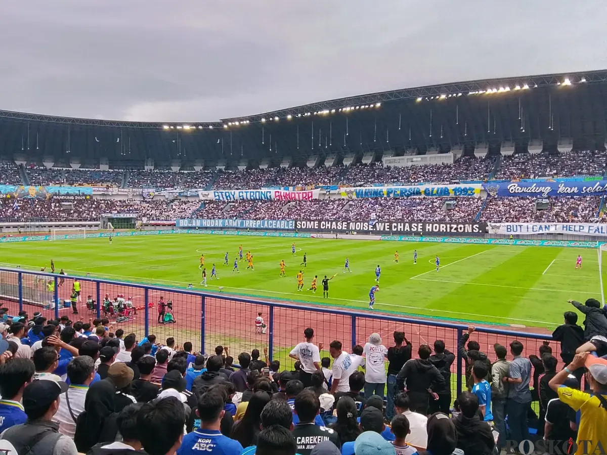 Suasana Stadion GBLA Bandung, dalam gelaran BRI Super League 2025-2026. (Sumber: Poskota/Gatot Poedji Utomo)