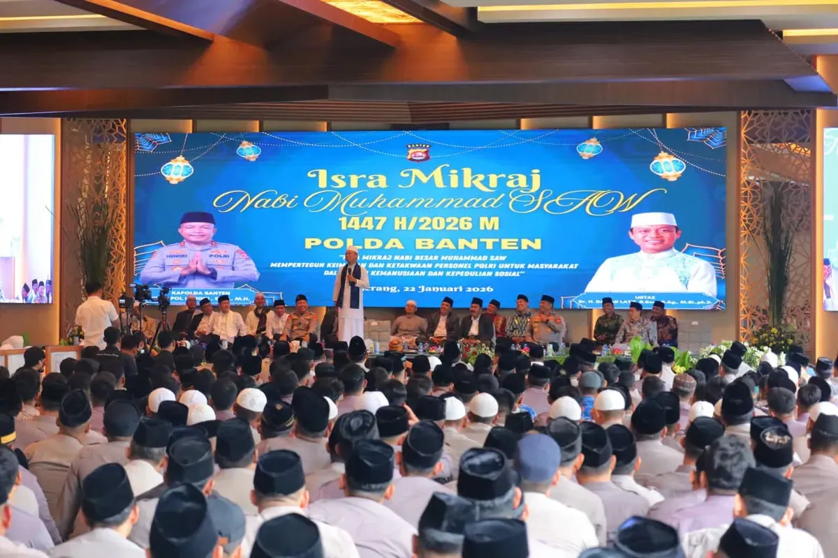 Ustadz Das'ad Latif memberikan tausiyah dalam peringatan Isro Mi'raj di Mapolda Banten. (Sumber: Istimewa)