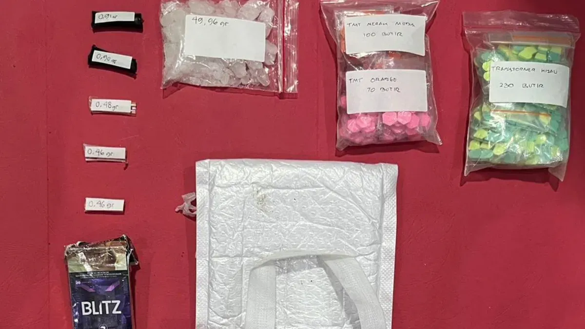 Barang bukti narkoba disita dari bandar pasangan suami istri di Jakarta, Selasa, 20 Januari 2026. (Sumber: Dok. Polda Metro Jaya)