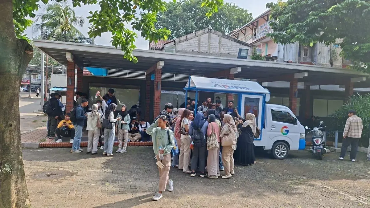 Mahasiswa Universitas Gunadarma antusias terhadap rangkaian kegiatan Google Gemini Arena yang menghadirkan workshop dan aktivasi interaktif pemanfaatan teknologi AI di lingkungan kampus. (Sumber: Istimewa)