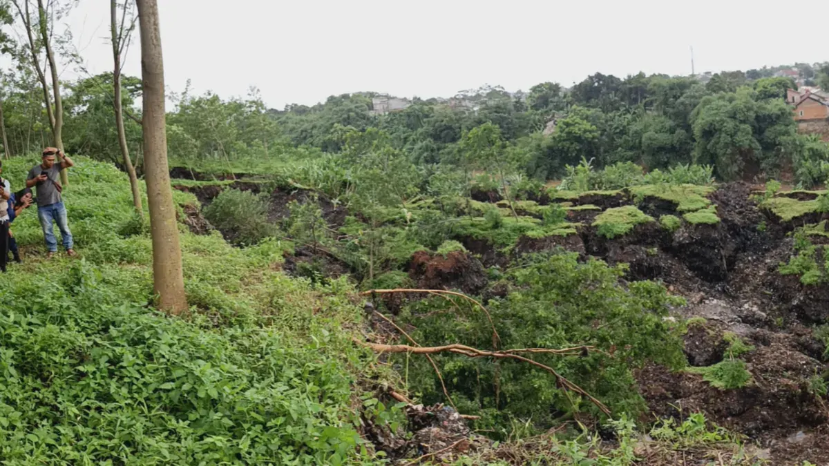 Lahan kosong bekas TPA Pondok Rajeg, Cibinong longsor. (Sumber: BPBD Bogor)