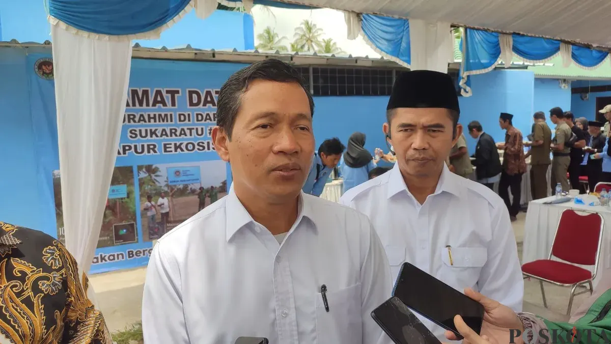 Wakil Ketua Satgas MBG Banten, Komarudin saat menghadiri peresmian dapur SPPG di Pandeglang. (Sumber: Poskota/Samsul Fatoni)