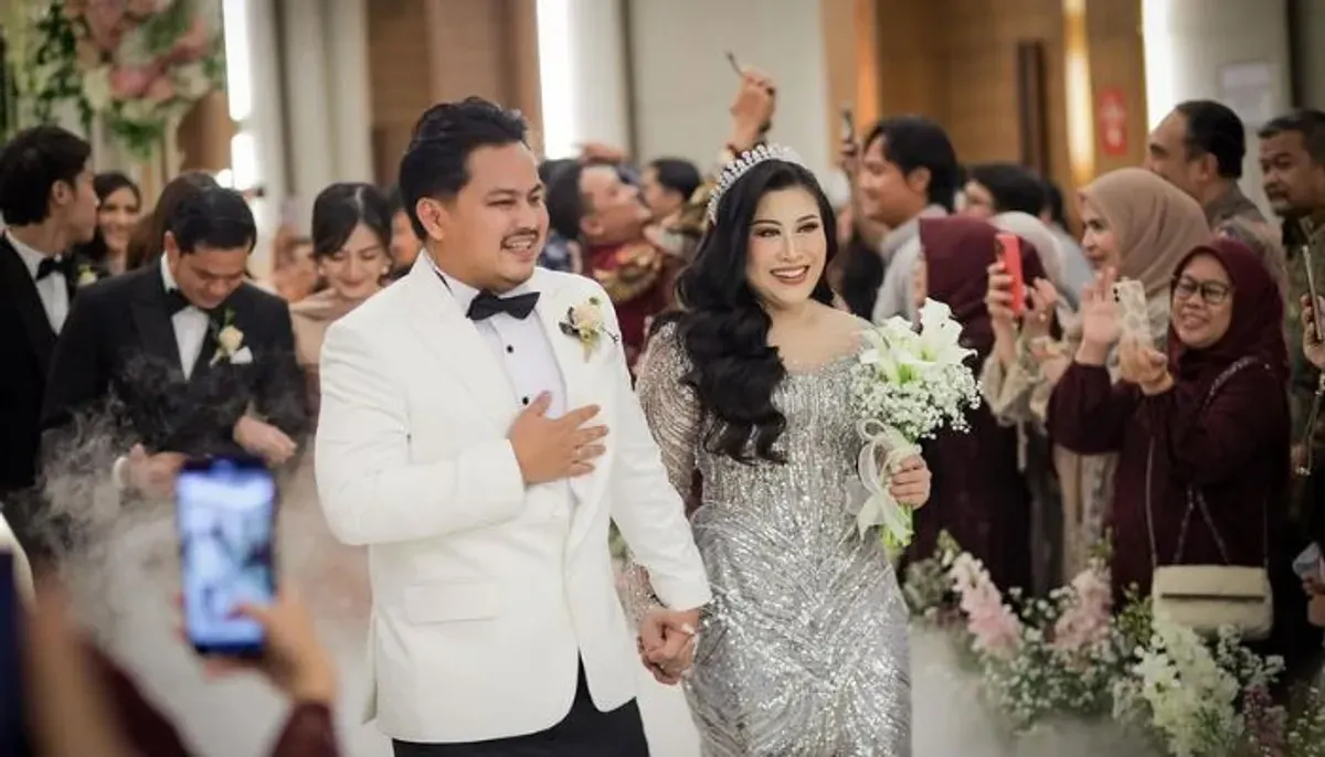 Potret Boiyen dan Rully Anggi Akbar saat menikah.(Sumber: Instagram/@boiyenpesek)