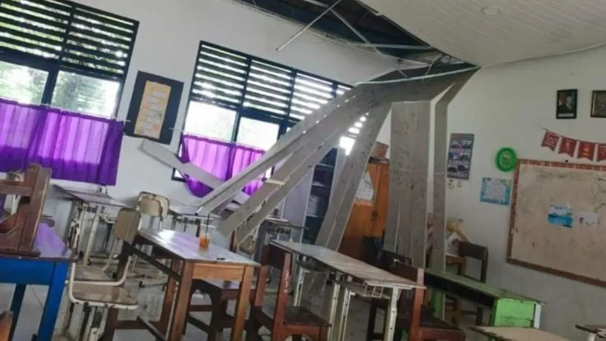 Kondisi plafon SDN Budi Mulya, Cikupa, Kabupaten Tangerang. (Sumber: Dok. Istimewa)