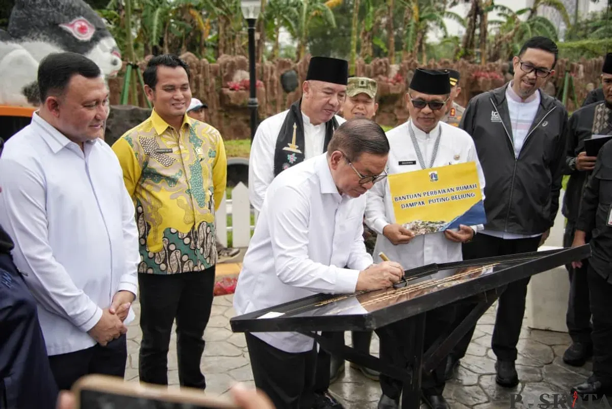 Gubernur DKI Jakarta Pramono Anung meresmikan Taman Roci di Cilincing, Jakarta Utara, Jumat, 30 Januari 2026. (Sumber: Poskota/Pandi Ramedhan)