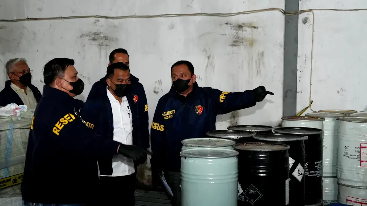 Direktorat Tindak Pidana Ekonomi dan Khusus (Dittipideksus) Bareskrim Polri mengungkap kasus dugaan perdagangan sodium cyanide atau sianida di Bekasi dan Jakarta. (Sumber: Mabes Polri)
