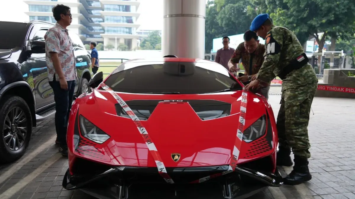 Mobil mewah Lamborghini Huracan milik tersangka SDT alias Aseng disita Kejagung. (Sumber: Kejagung)