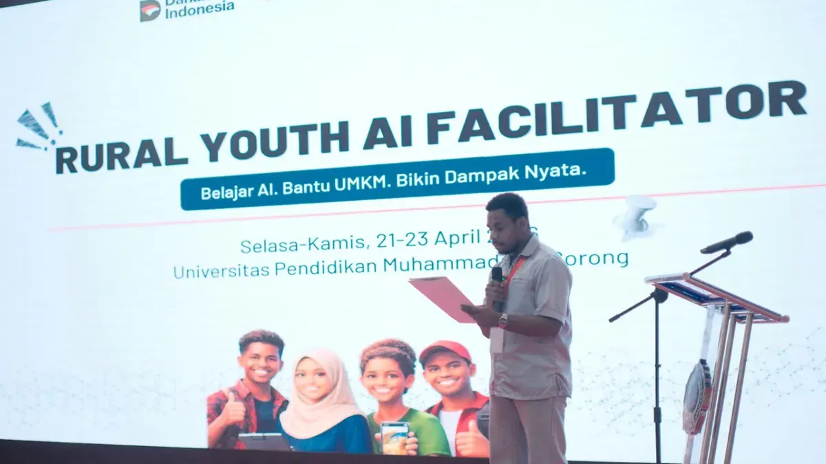 Telkom melalui program Rural Youth AI Facilitator membekali mahasiswa di Papua Barat Daya dengan kompetensi Artificial Intelligence (AI) sebagai bekal mendukung transformasi digital UMKM di wilayah 3T. (Sumber: Telkom)