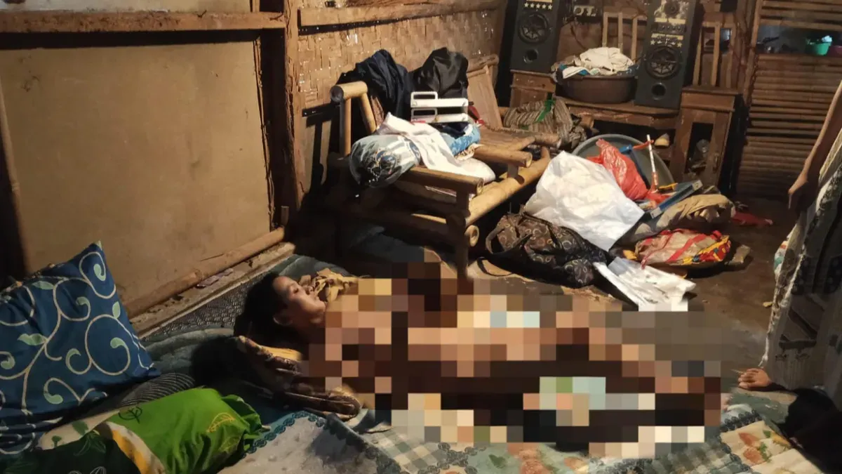Siti Lutfiah, warga berkebutuhan khusus di Pandeglang hanya terbaring di tempat tidur. (Sumber: Poskota/Samsul Fatoni)