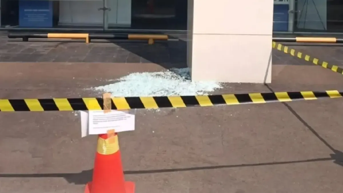 Kaca di kantor BGN, Kebon Sirih, Jakarta Pusat, pecah, Kamis, 9 Juli 2026. (Sumber: Dok. Istimewa)