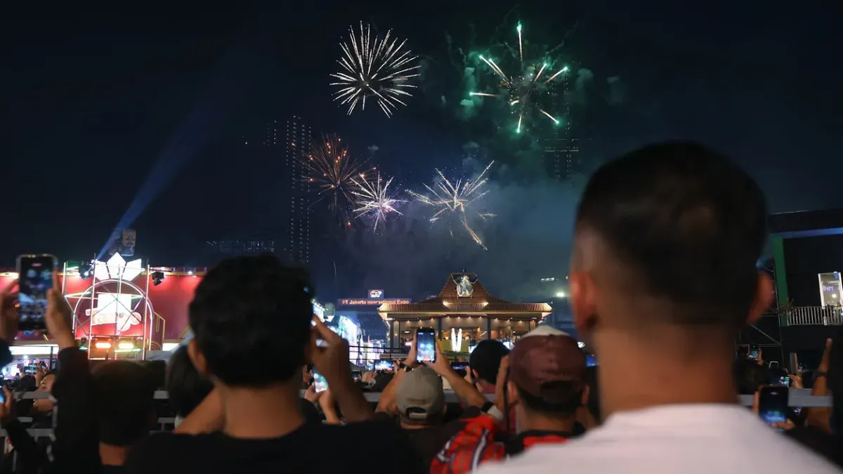 Potret pertunjukan kembang api saat penutupan Jakarta Fair Kemayoran 2026. (Sumber: Istimewa)