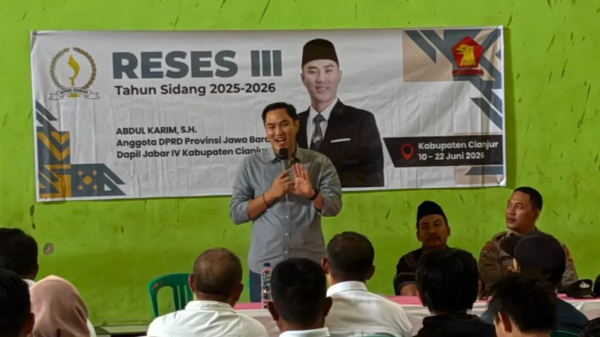 Anggota DPRD Provinsi Jawa Barat dari Fraksi Partai Gerindra, Abdul Karim, saat menggelar Reses III Tahun Sidang 2025–2026 di Jalan Raya Kubang, Kecamatan Pasirkuda, Kabupaten Cianjur, Kamis, 11 Juli 2026. (Sumber: Istimewa)