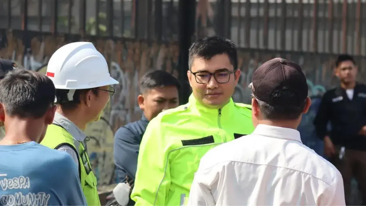Ketua DPRD Kabupaten Bogor, Sastra Winara meninjau Sekolah Rakyat di Kecamatan Jasinga. (Sumber: Dok. Istimewa)