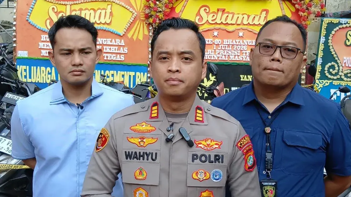Kapolsek Tambora AKP Wahyu Hidayat mengatakan, jajarannya telah menggagalkan pengiriman 12 unit sepeda motor yang diduga merupakan hasil tindak pidana pencurian dan hendak dikirim ke Pulau Sumatera. (Sumber: Polsek Tambora)