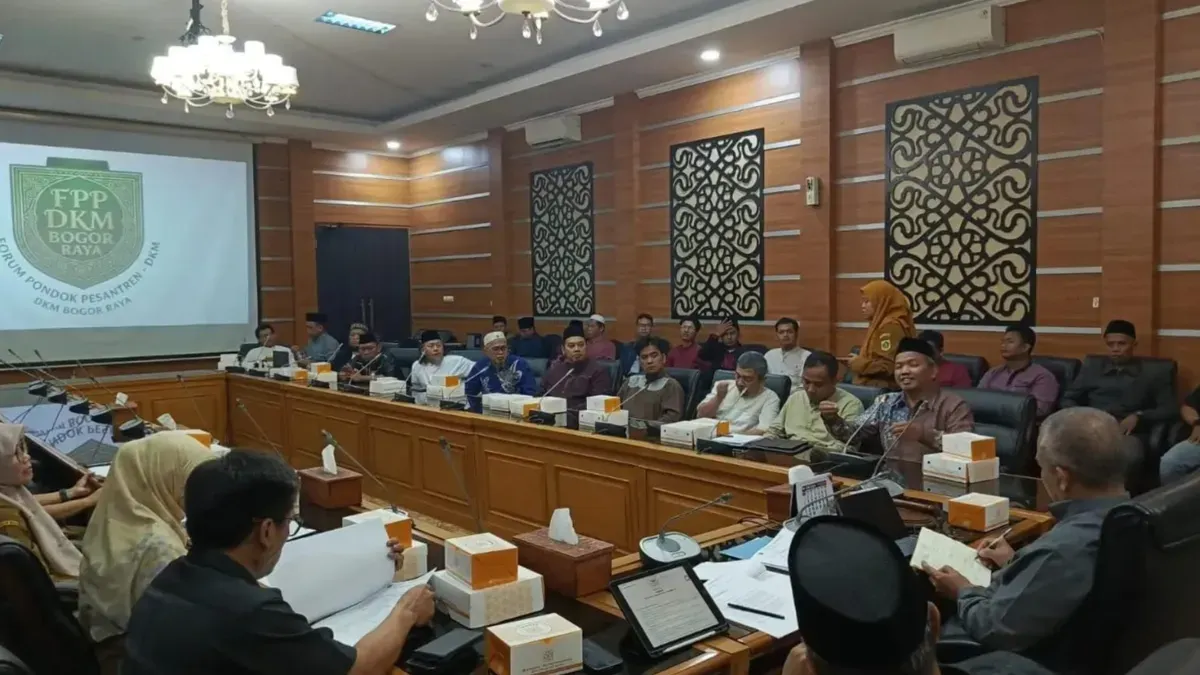 Potret Komisi IV DPRD Kabupaten Bogor dalam audiensi bersama Forum Pesantren dan Dewan Kemakmuran Masjid (DKM) se-Bogor Raya yang digelar di Gedung DPRD Kabupaten Bogor. (Sumber: Istimewa)