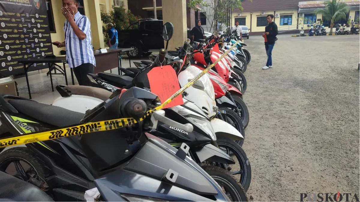Belasan motor curian yang disita Polres Pandeglang dalam pengungkapan kasus curanmor. (Sumber: Poskota/Samsul Fatoni)