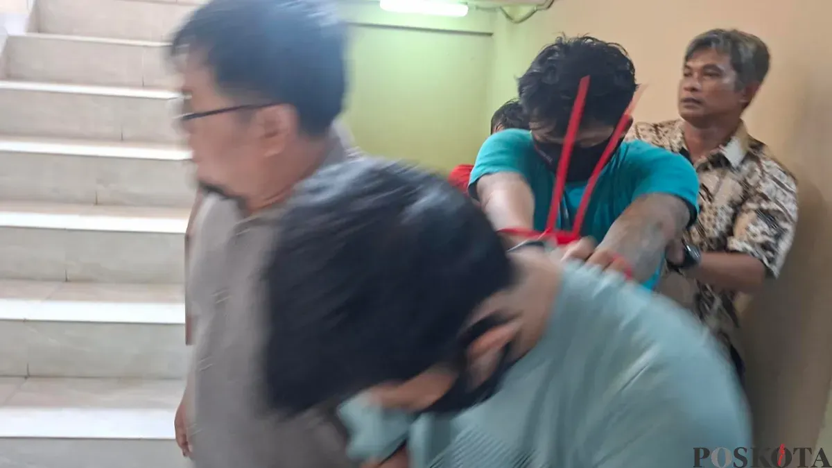 Potret pelaku spesialis pencuri mobil pikap yang berhasil ditangkap polisi. (Sumber: Poskota/Angga)