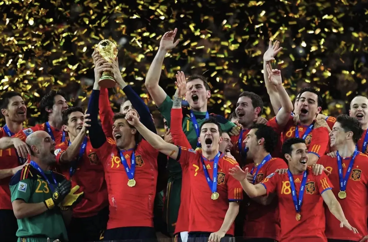Trofi Piala Dunia menjadi simbol penghargaan tertinggi bagi negara yang berhasil menjuarai Piala Dunia 2026, selain hadiah uang puluhan juta dolar AS. (Sumber: FIFA)