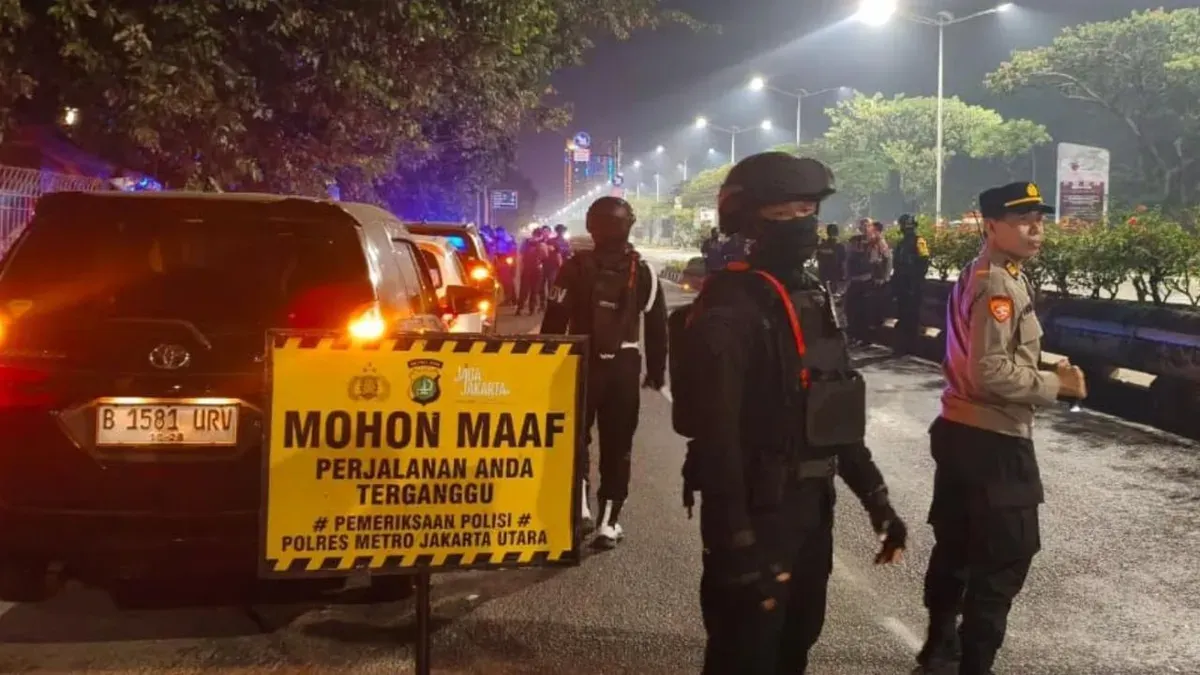 Satuan Brimob Polda Metro Jaya dan Polres Metro Jakarta Utara menangkap enam pemuda di wilayah Jakarta Utara, Sabtu, 18 Juli 2026, dini hari hingga pagi. (Sumber: Dok. Polda Metro Jaya)
