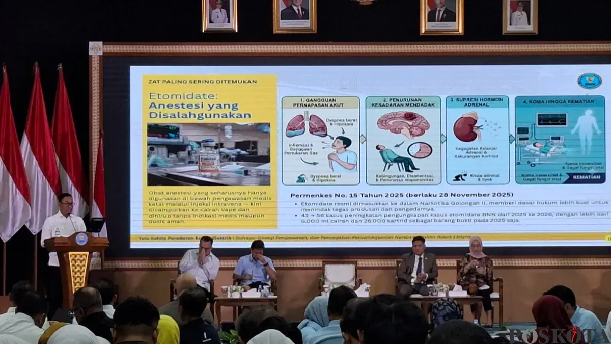 Kepala BNN RI Komjen Pol Suyudi Ario Seto memberikan paparan bahaya penggunaan rokok elektrik atau vape menggunakan cairan anestesi atau etomidate di Seminar Nasional HANI 2026. (Sumber: Poskota/Angga)