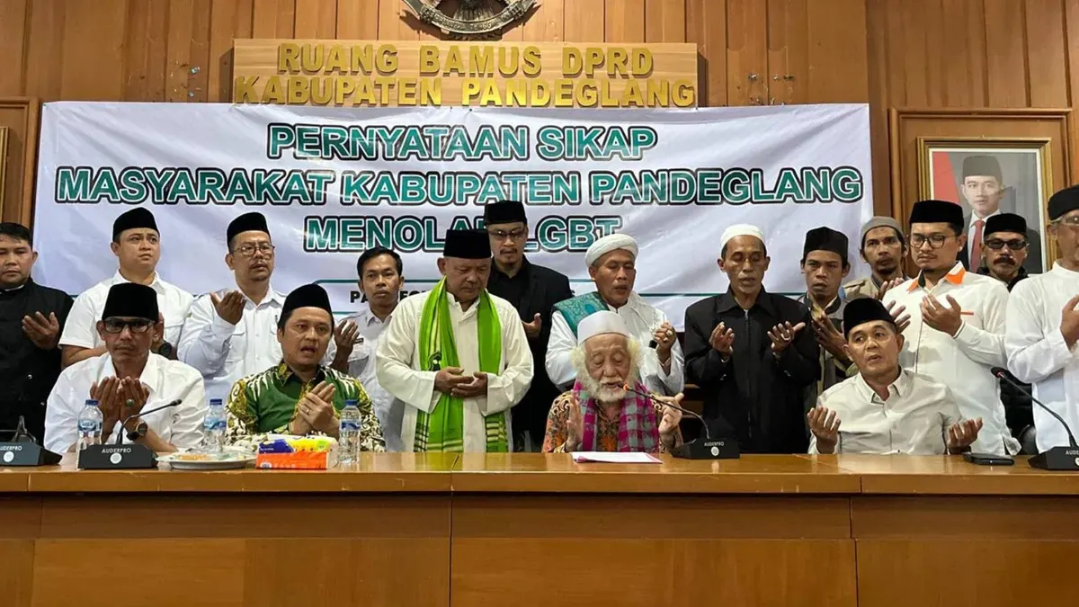 Para ulama mendeklarasikan penolakan LGBT di gedung DPRD Kabupaten Pandeglang. (Sumber: Dok. Istimewa)