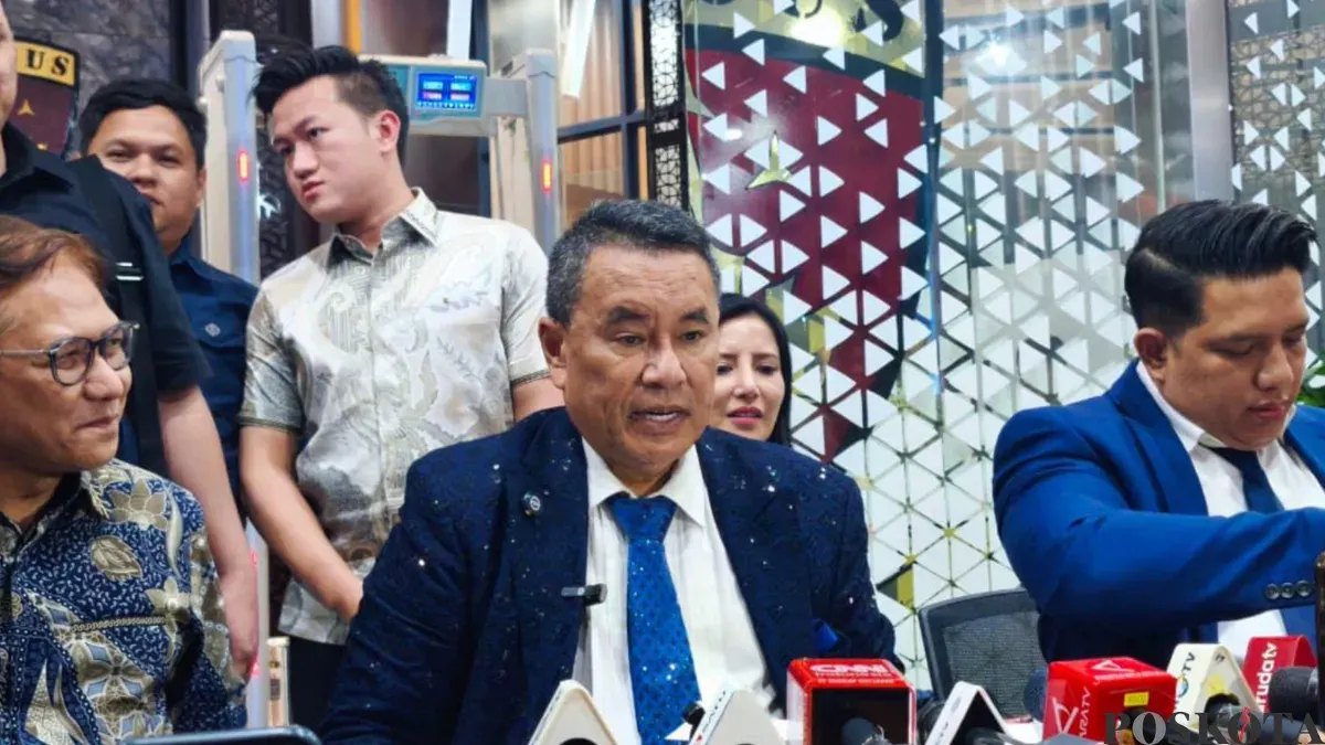 Pengacara Hotman Paris Hutapea memutuskan mengundurkan diri dari tim kuasa hukum mantan Jaksa Agung Muda Tindak Pidana Khusus (Jampidsus), Febrie Adriansyah. (Sumber: Poskota/Ali Mansur)