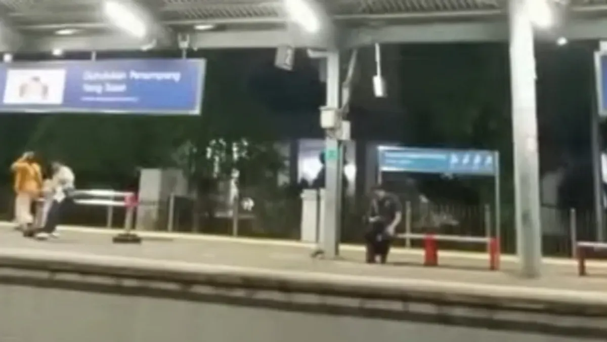 Viral rekaman suara game mobile Legends terdengar di Stasiun Pasar Minggu, Jakarta Selatan. (Sumber: Instagram/@infojktku)