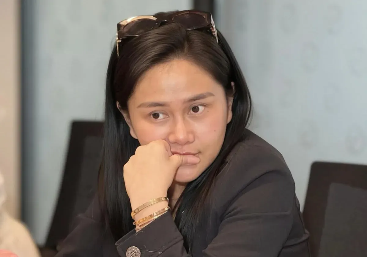 YouTuber sekaligus pengusaha Denise Chariesta baru-baru ini mengumumkan pembukaan lowongan sebagai teman ngobrol dengan tawaran gaji mencapai Rp15 juta per bulan. (Sumber: Instagram/@denisechariesta91)