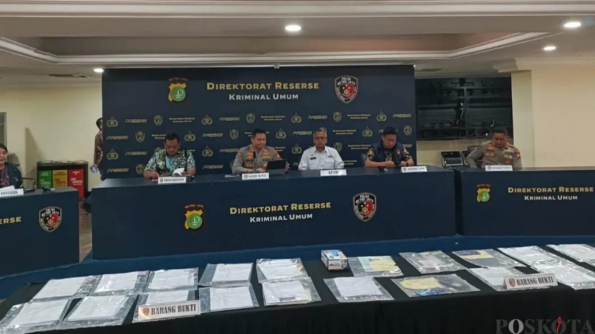 Konferensi pers Ditreskrimum Polda Metro Jaya terkait jaringan tindak pidana perdagangan orang (TPPO) dengan modus menawarkan pekerjaan ART di Turki, di Mapolda Metro Jaya, Jakarta Selatan. (Sumber: Poskota/ Ali Mansur)